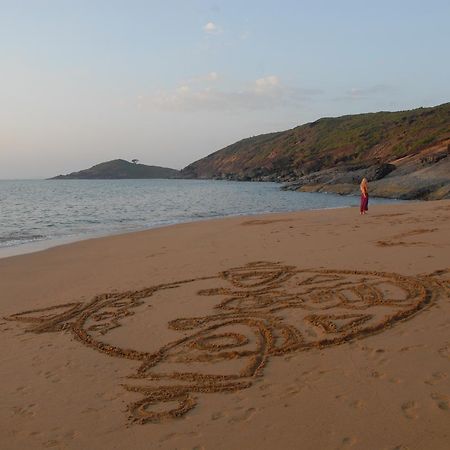 Honey Beach Cottages Гокарна Екстериор снимка