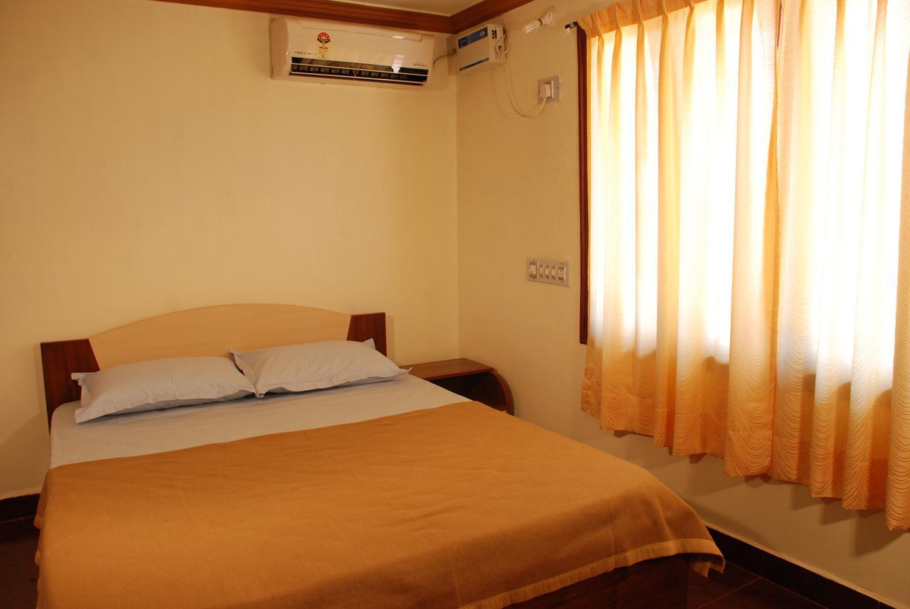Honey Beach Cottages Гокарна Екстериор снимка