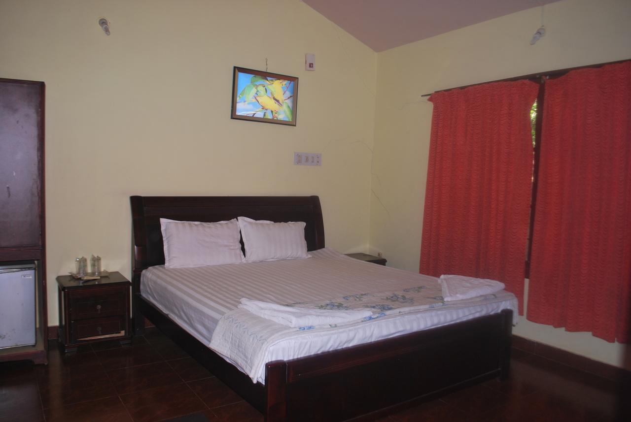 Honey Beach Cottages Гокарна Екстериор снимка