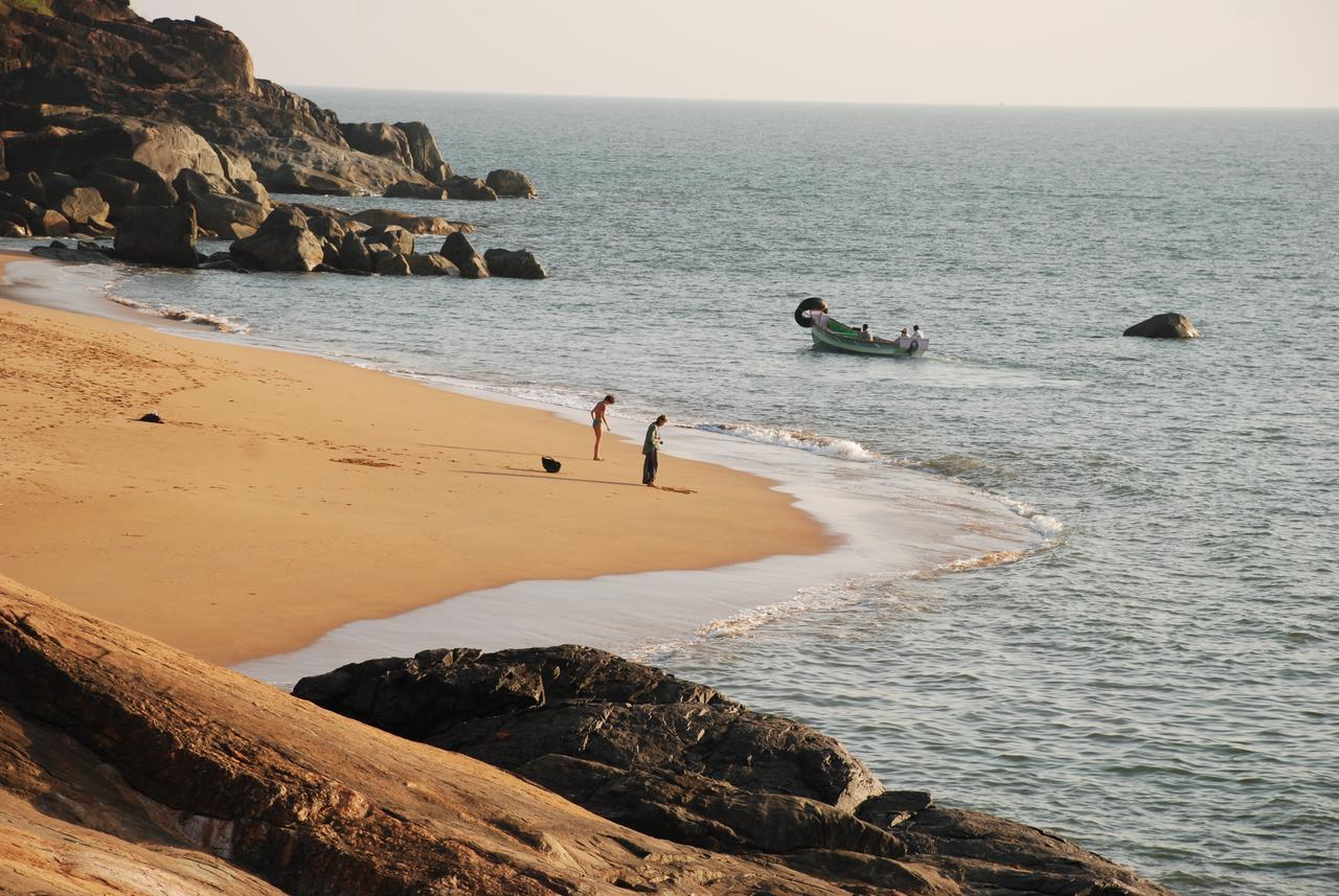 Honey Beach Cottages Гокарна Екстериор снимка
